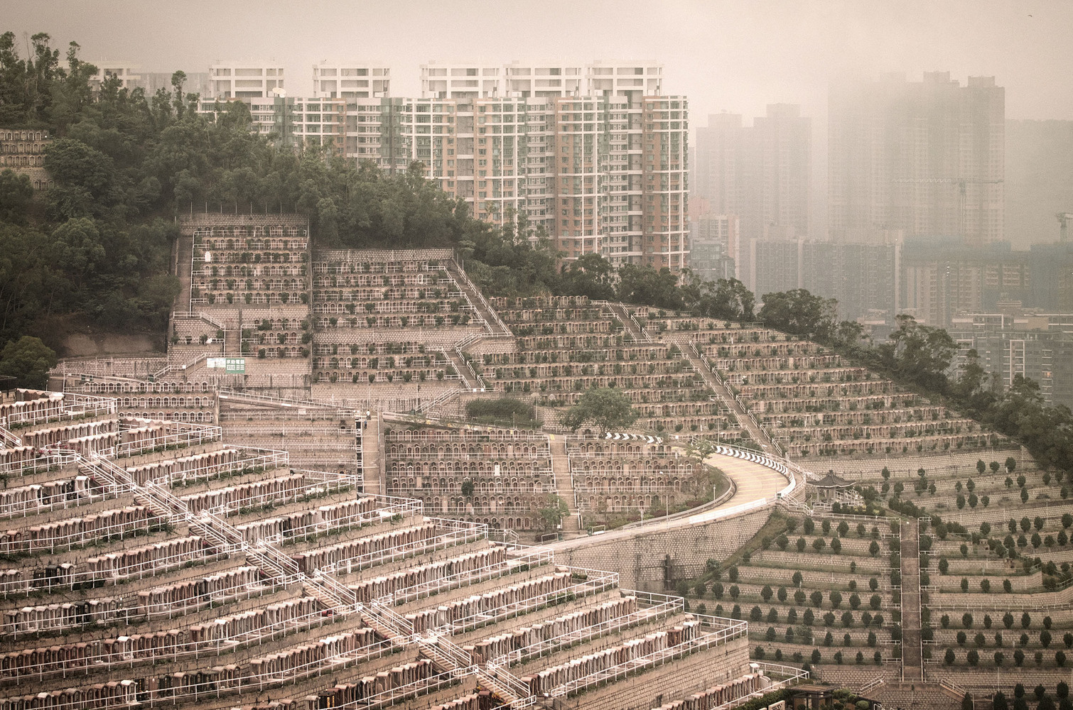 Вертикальные кладбища Гонконга. | Пикабу