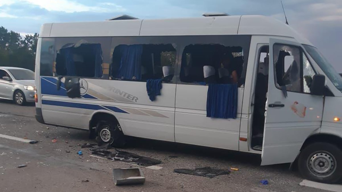 Розстріл автобуса ОПЗЖ під Харковом: є жертви – деталі