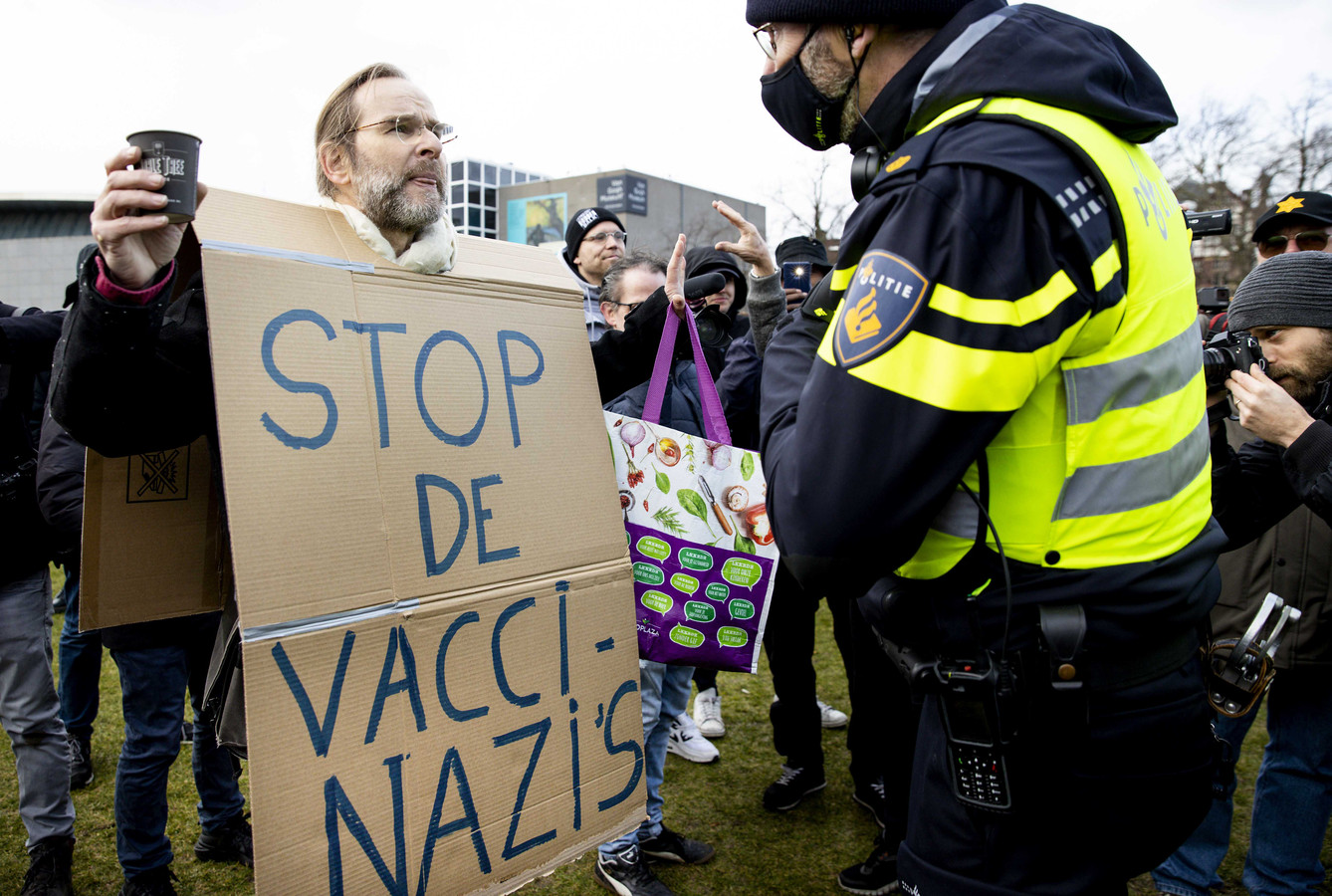 У Нідерландах “карантинні” протести переросли в погроми