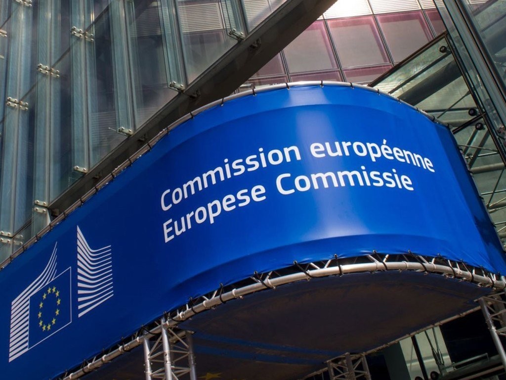 Турпоїздки в ЄС закриті: Єврокомісія оприлюднила критерії для потрапляння у “зелений список”