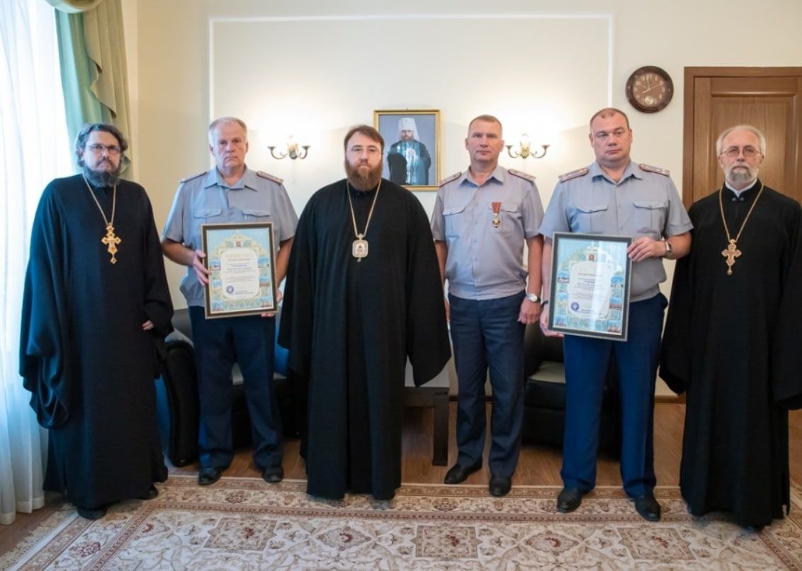 На Росії начальник УФСІН, де ґвалтували в’язнів, отримав медаль РПЦ за “збереження духовних цінностей”