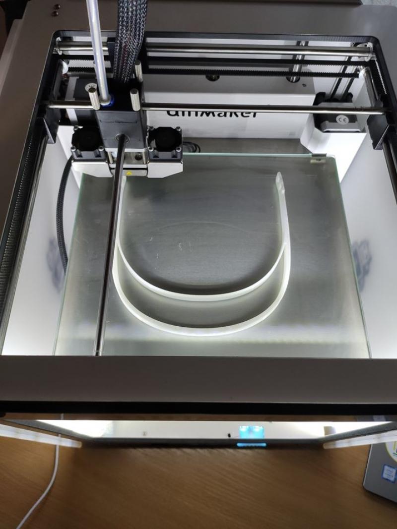 У Вінниці почали друкувати захисні щитки для медиків на 3D принтері (Фото)