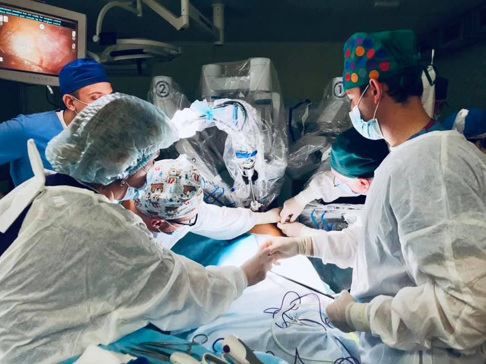 У Львові робот-хірург Da Vinci прооперував першого пацієнта