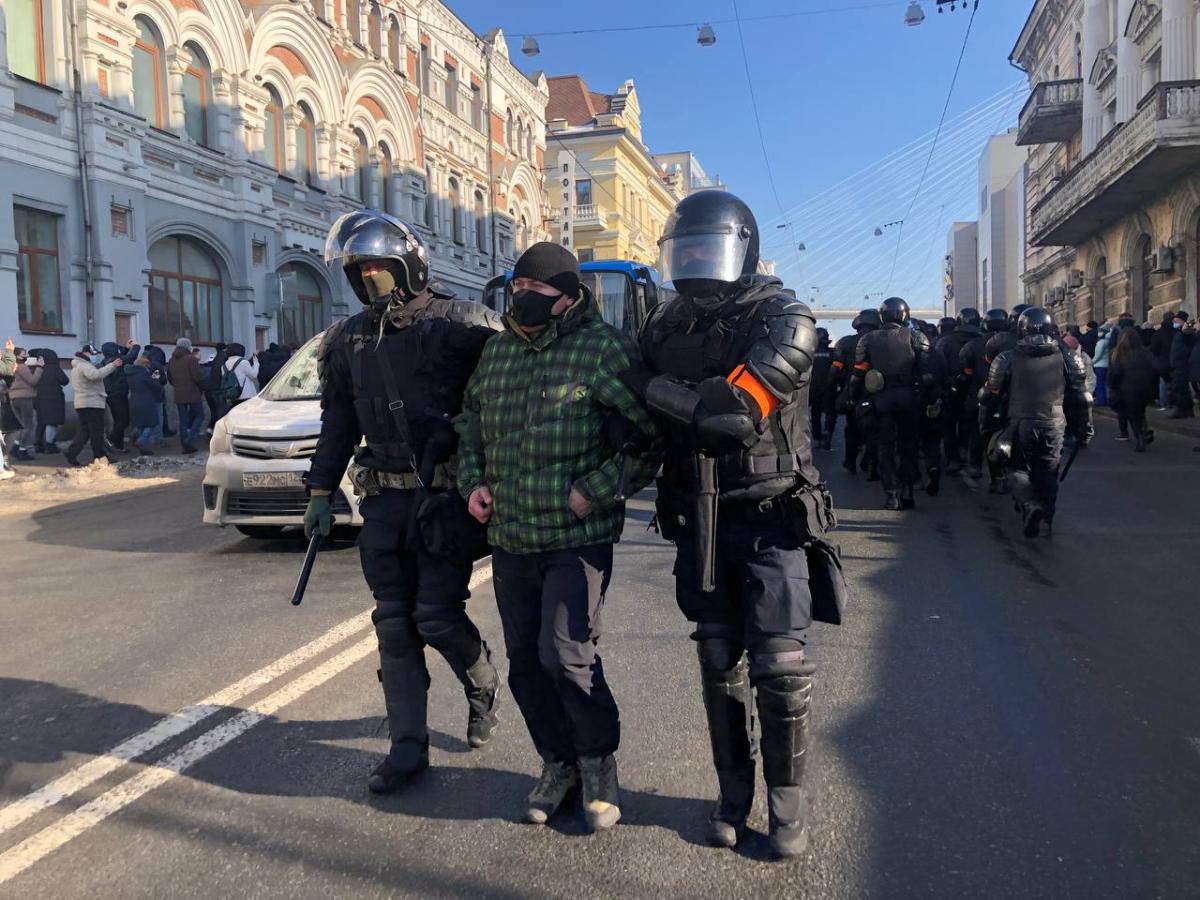На мітингах у підтримку Навального затримали більше 800 осіб (хроніка)