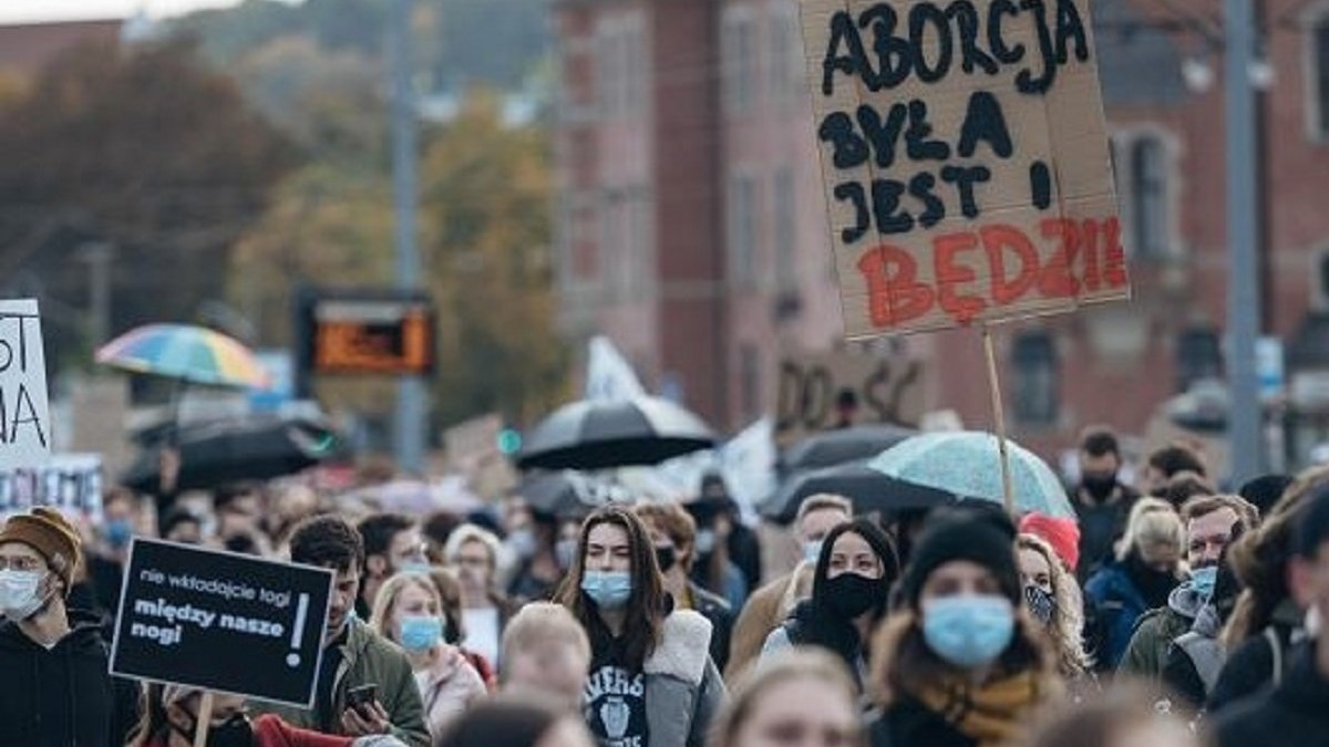 У Польщі набуло чинності рішення КС щодо повної заборони абортів