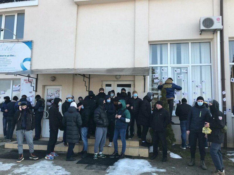 У Львові націоналісти провели акцію проти Медведчука та Козака: не обійшлося без сутичок