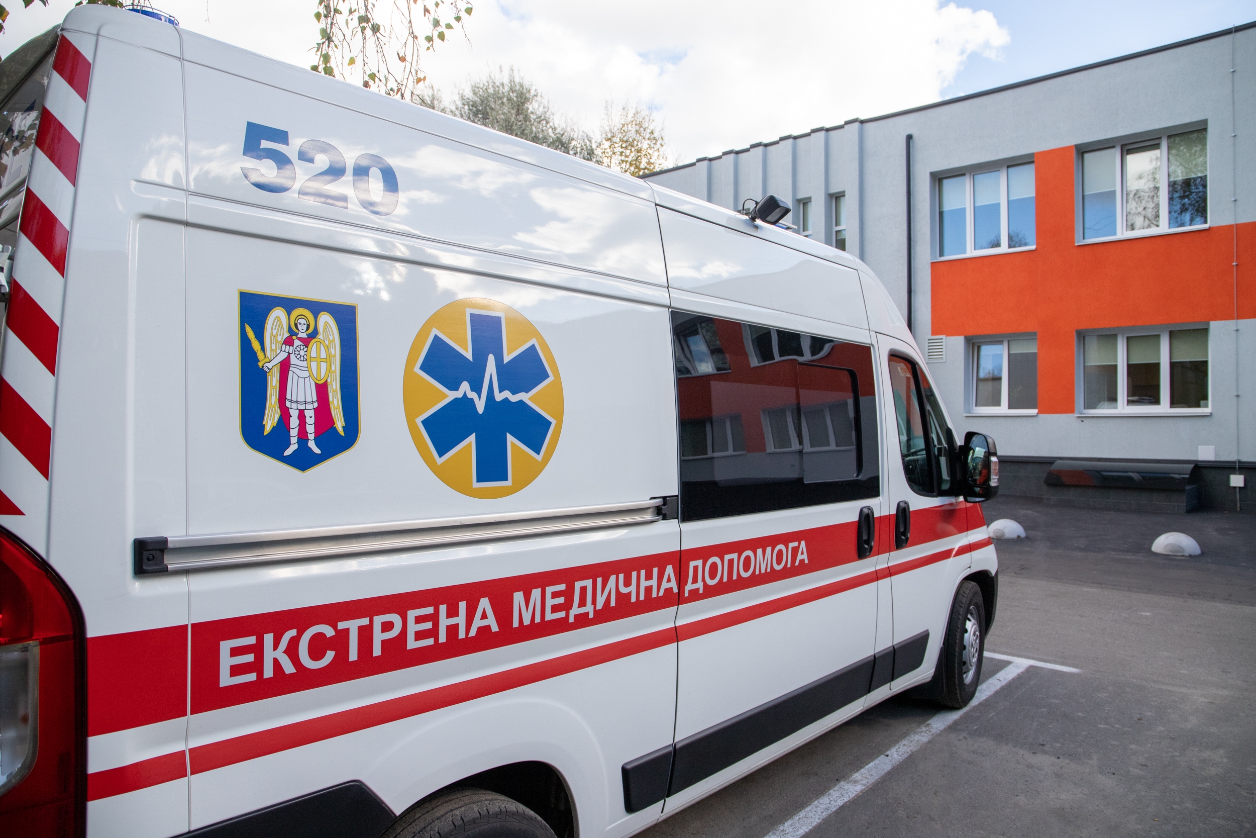 На Харківщині напали на бригаду “швидкої”: двох медиків госпіталізували