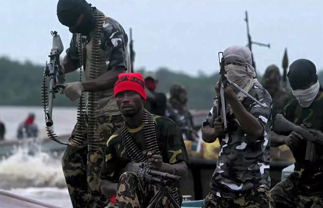 Біля африканського узбережжя пірати напали на судно з українцями