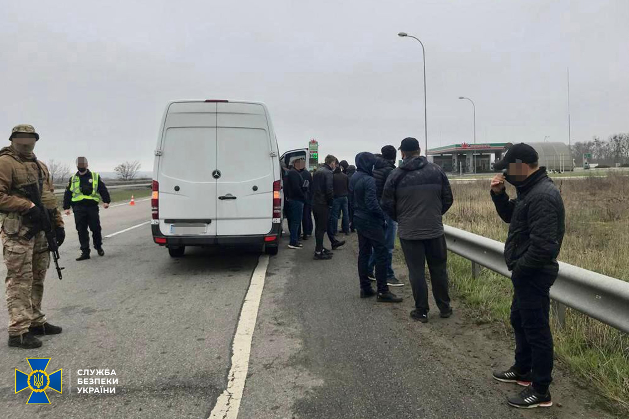 На Харківщині СБУ затримала автобуси з проросійськими “тітушками”